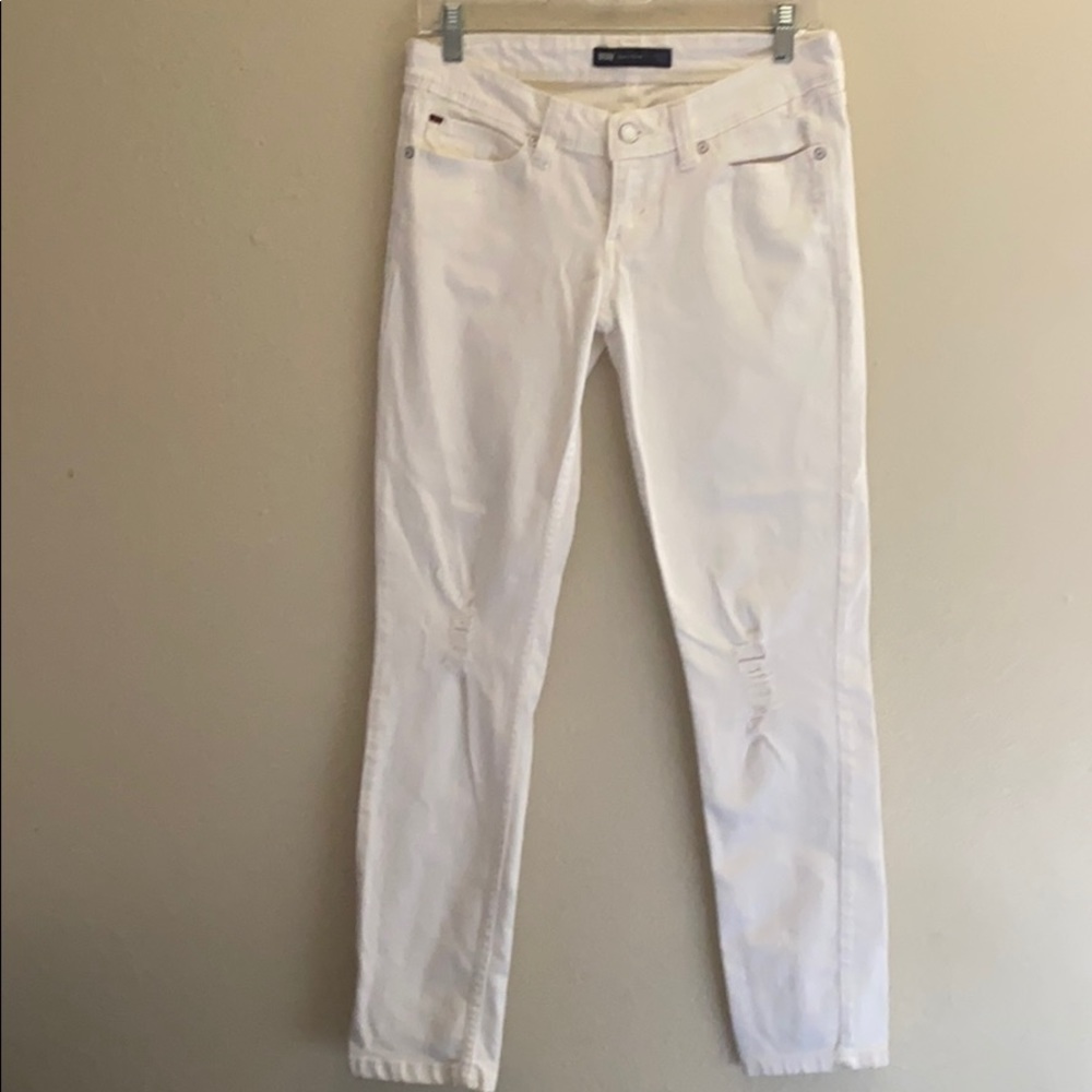 Levis  Demi Curve low rise skinny white jeans